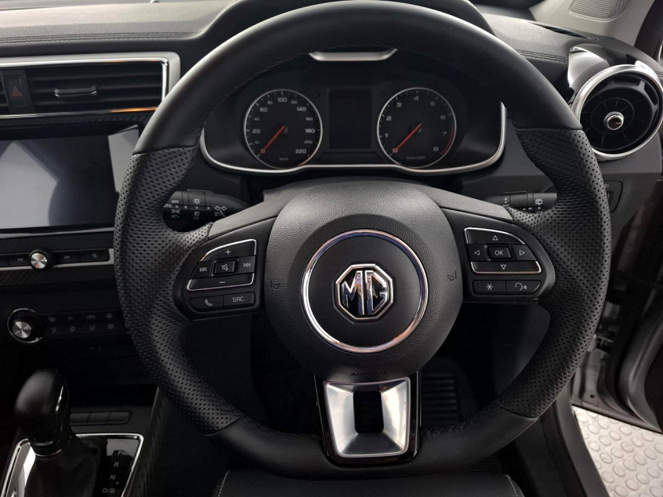 2025 MG ZS 1.5 LUXURY AT