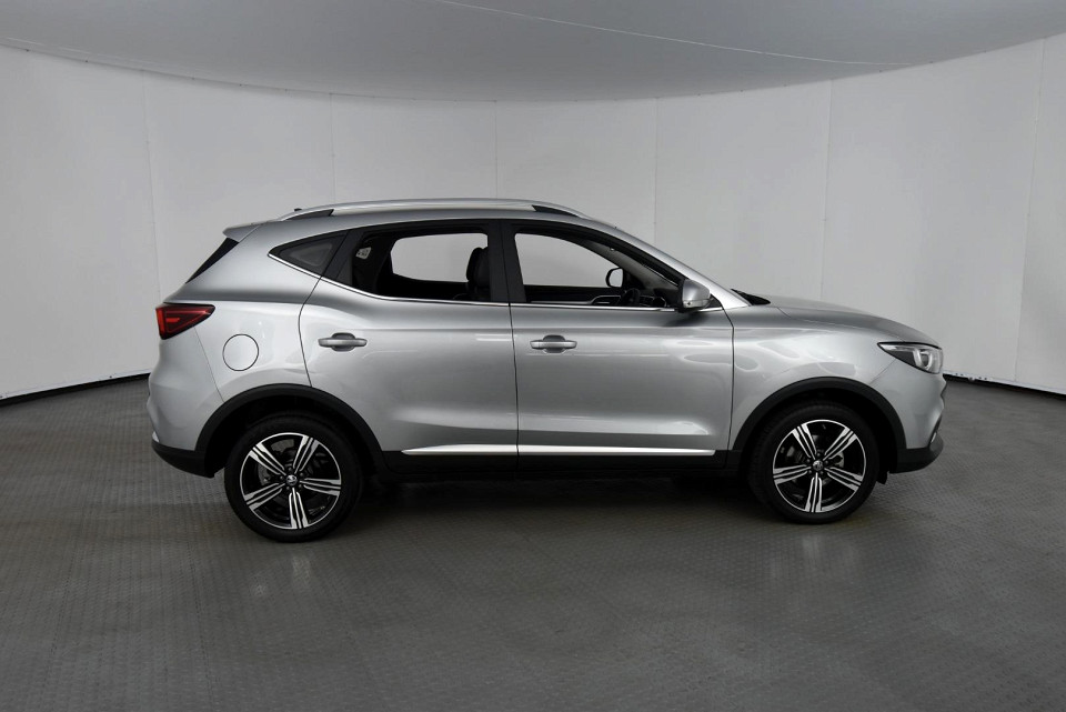 2025 MG ZS 1.5 LUXURY AT