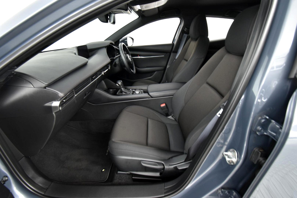 2025 MAZDA MAZDA3 HATCH 1.5 DYNAMIC EDITION FWD AT