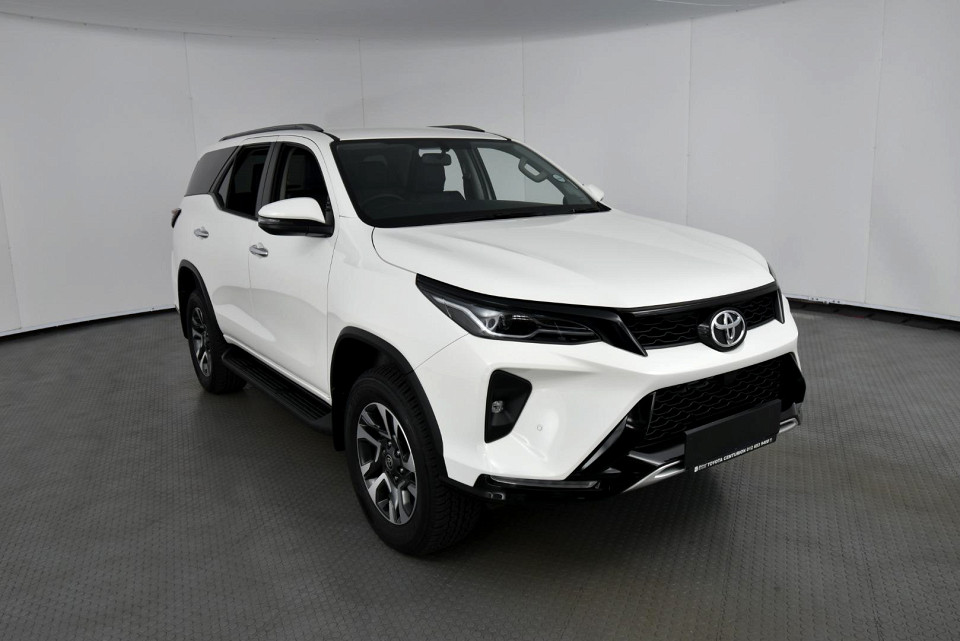 2025 TOYOTA FORTUNER 2.4 GD-6 RB AT