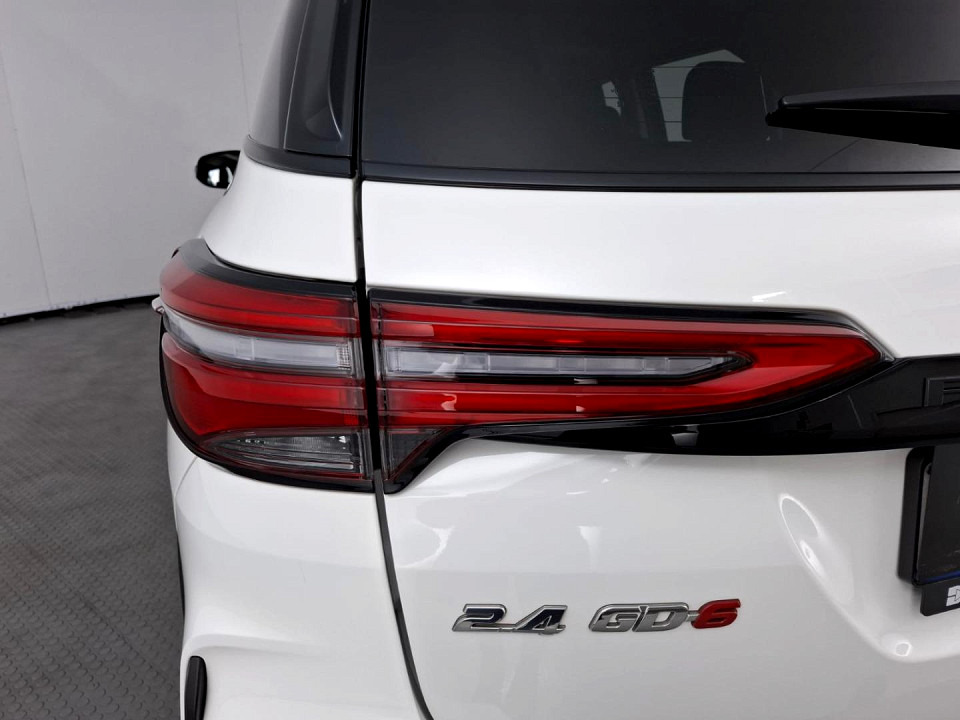 2025 TOYOTA FORTUNER 2.4 GD-6 RB AT