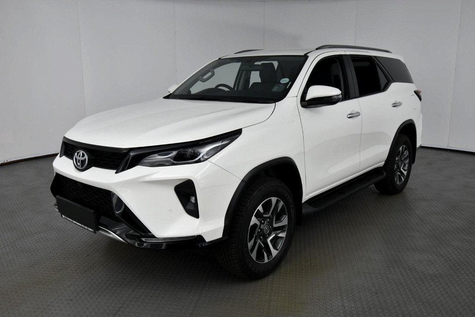 2025 TOYOTA FORTUNER 2.4 GD-6 RB AT