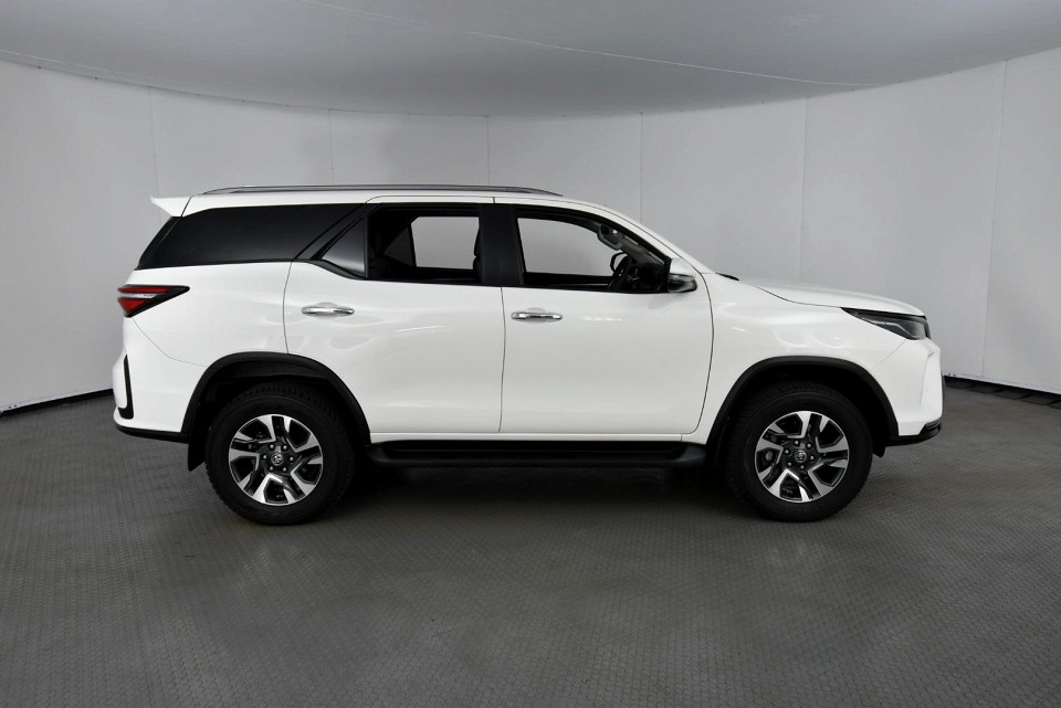 2025 TOYOTA FORTUNER 2.4 GD-6 RB AT