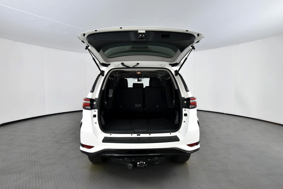 2025 TOYOTA FORTUNER 2.4 GD-6 RB AT