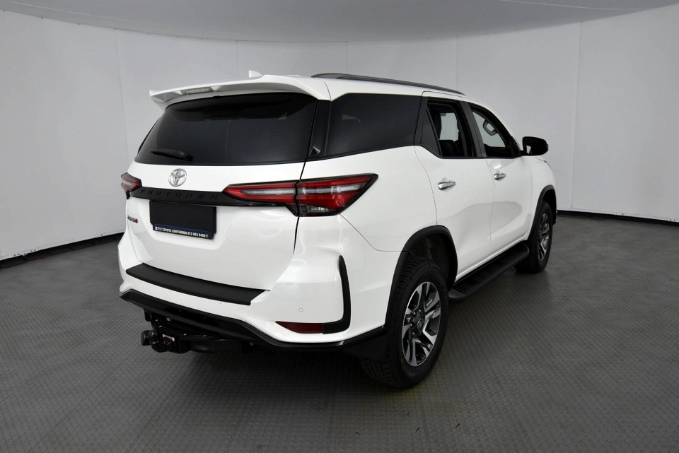 2025 TOYOTA FORTUNER 2.4 GD-6 RB AT