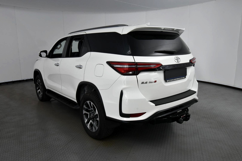 2025 TOYOTA FORTUNER 2.4 GD-6 RB AT