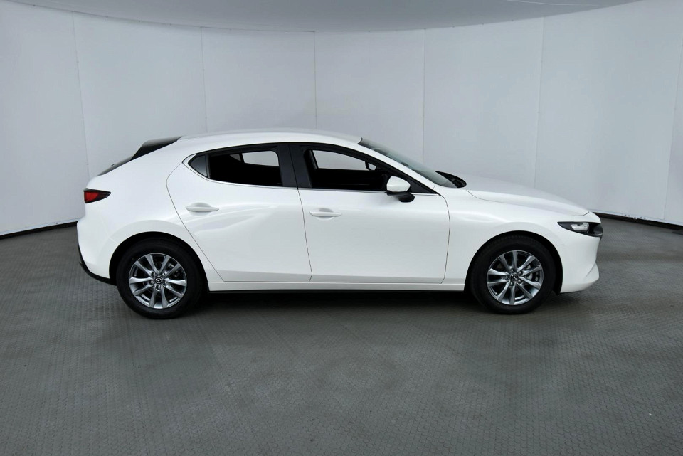 2026 MAZDA MAZDA3 HATCH 1.5 DYNAMIC EDITION FWD AT