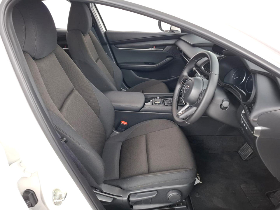 2026 MAZDA MAZDA3 HATCH 1.5 DYNAMIC EDITION FWD AT