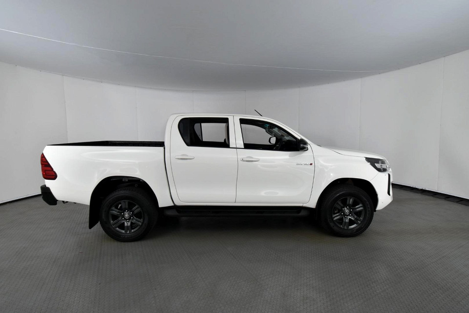 2025 TOYOTA HILUX 2.4 GD-6 RAIDER D CAB 6AT 4X4