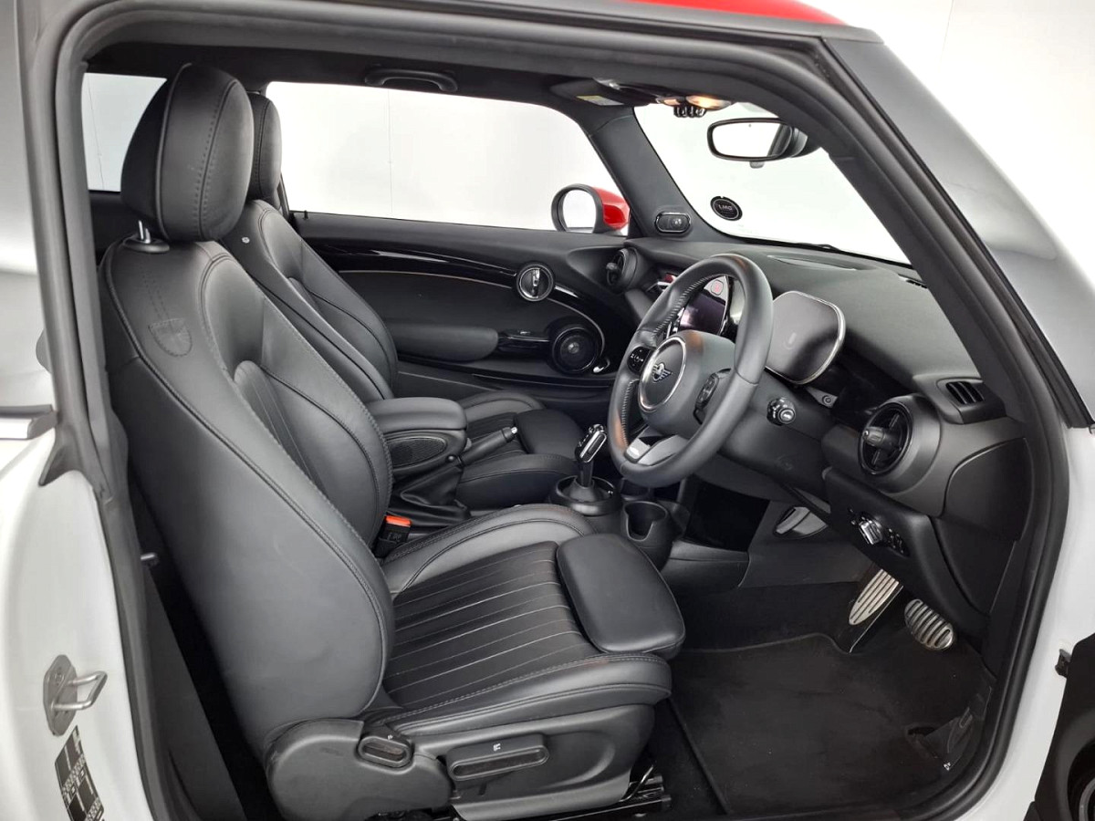 2025 MINI HATCH 3-DOOR JCW SPORTS STEPTRONIC