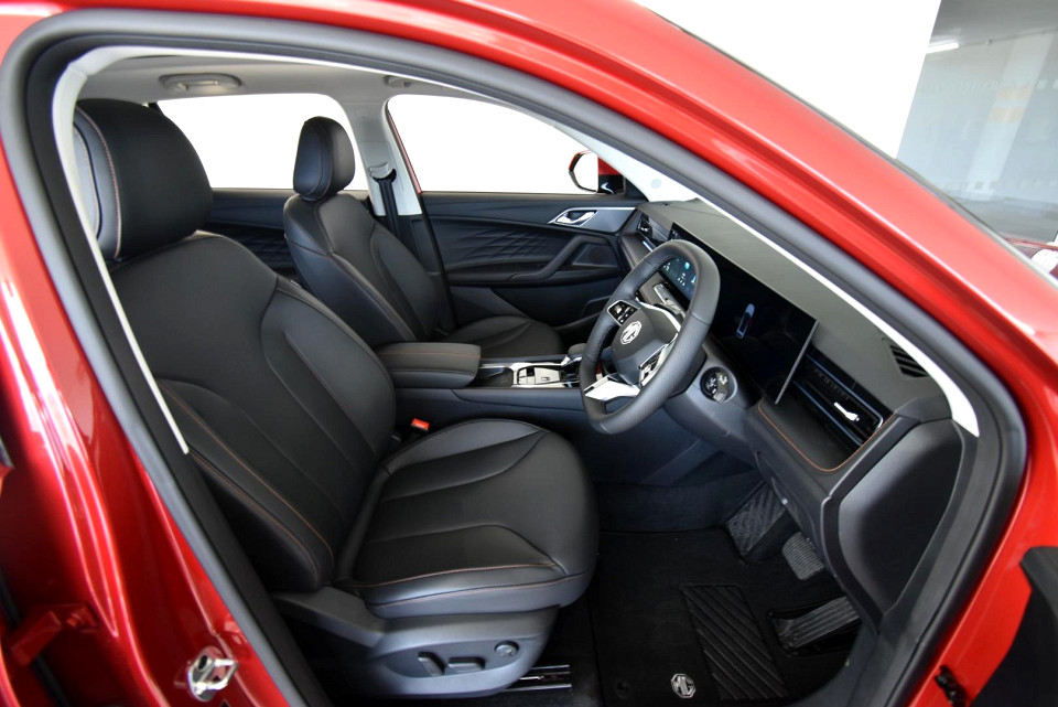2025 MG HS 1.5T LUXURY AT