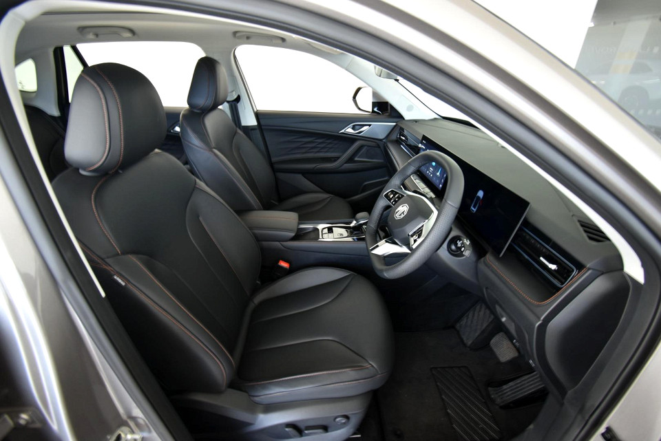 2025 MG HS 1.5T LUXURY AT