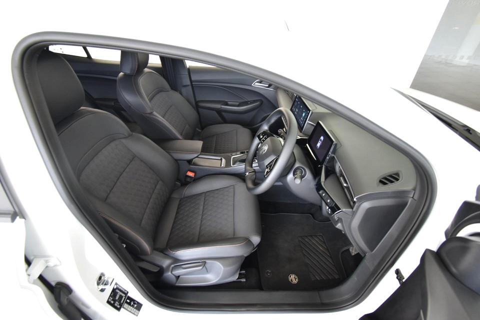 2025 MG MG3 1.5 LUXURY AT