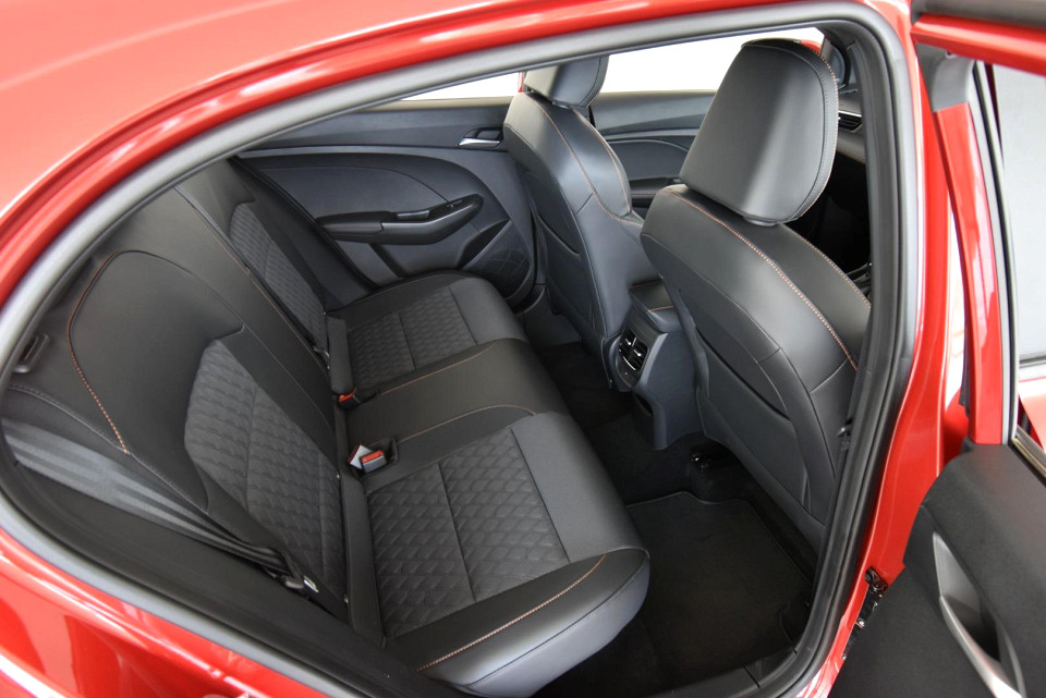 2025 MG MG3 1.5 LUXURY AT