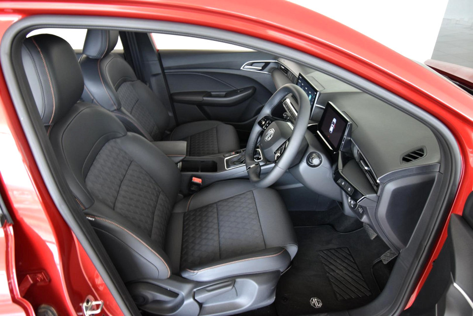 2025 MG MG3 1.5 LUXURY AT