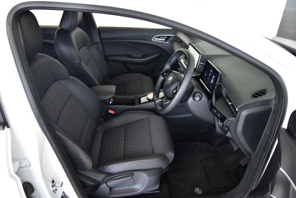 2025 MG MG3 1.5HEV LUXURY AT
