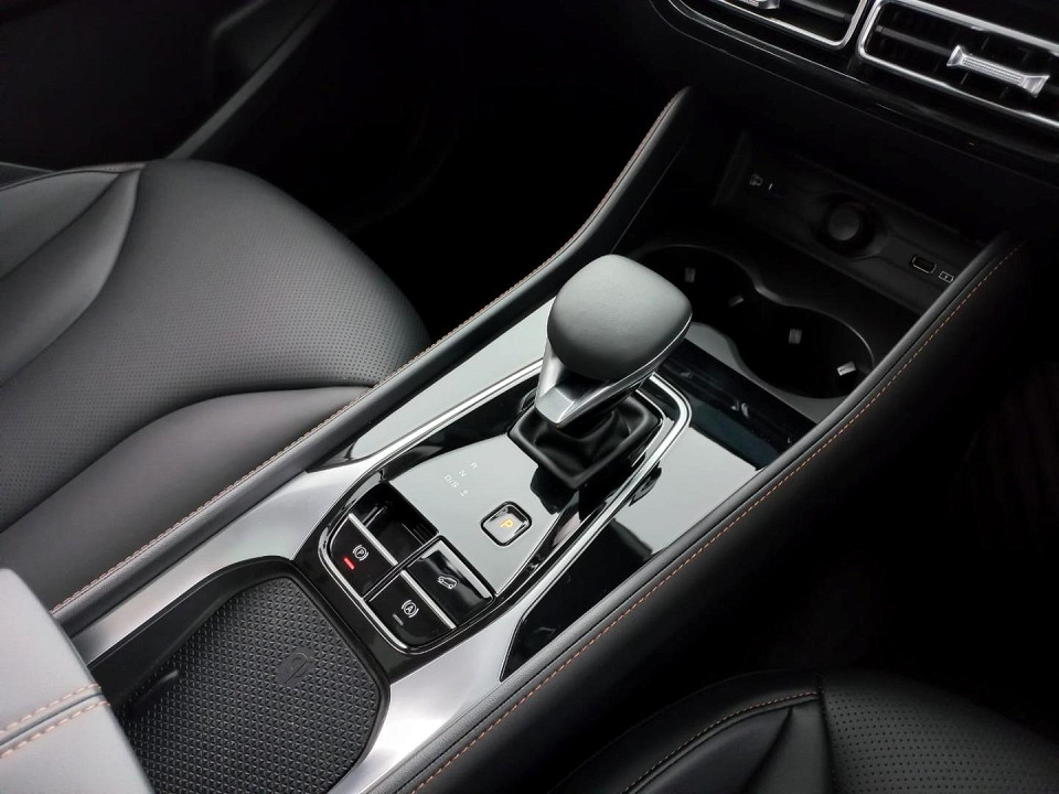 2026 MG HS 1.5T LUXURY AT