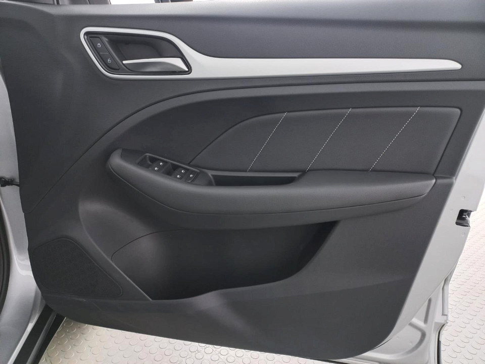 2026 MG ZS 1.5 LUXURY AT