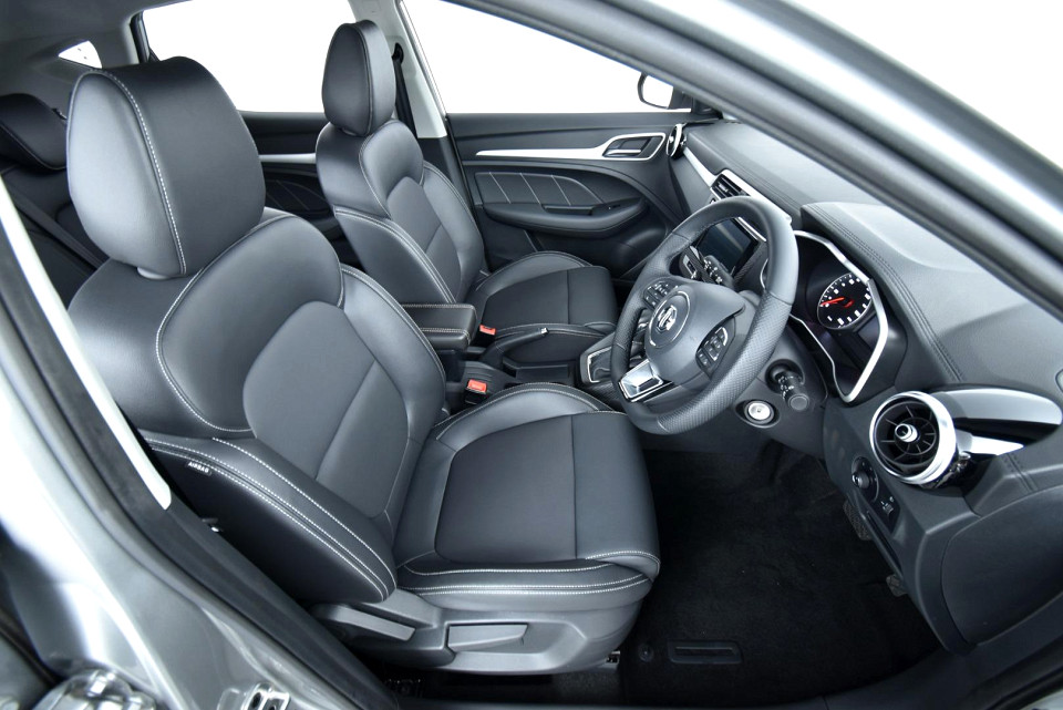 2026 MG ZS 1.5 LUXURY AT