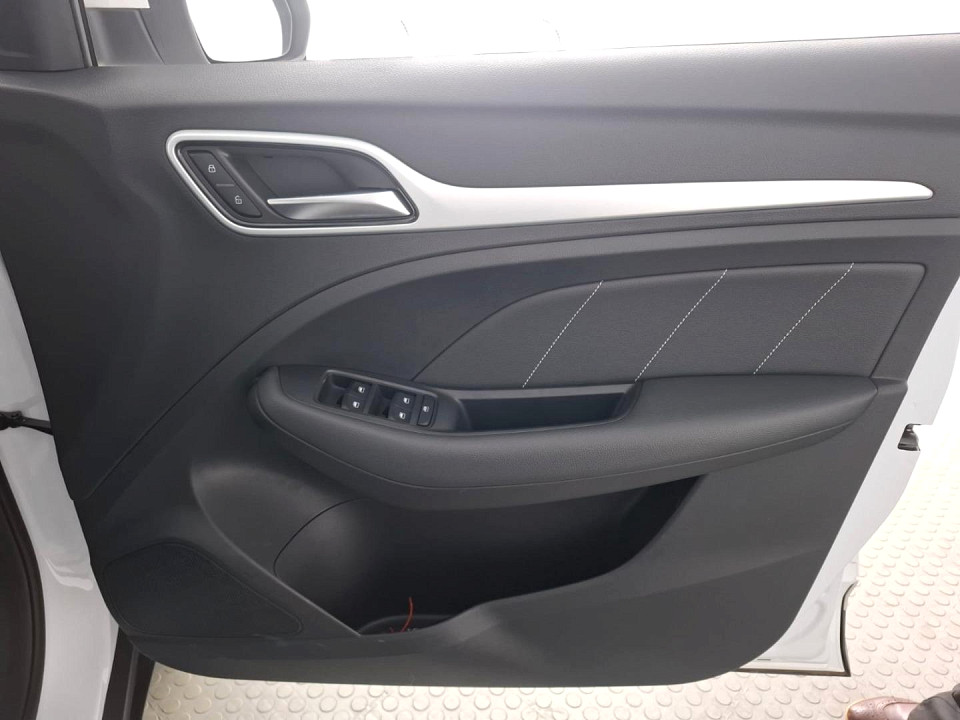 2026 MG ZS 1.5 LUXURY AT
