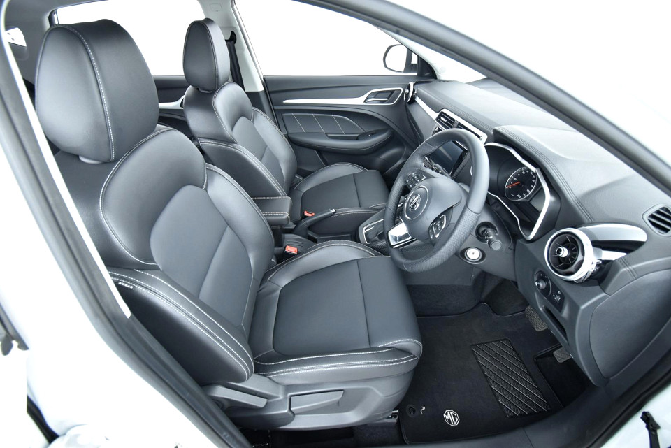 2026 MG ZS 1.5 LUXURY AT