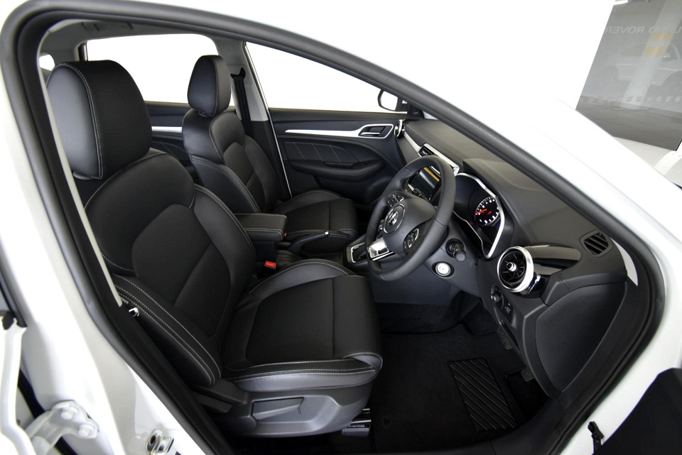 2025 MG ZS 1.5 LUXURY AT