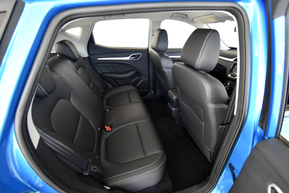 2025 MG ZS 1.5 LUXURY AT
