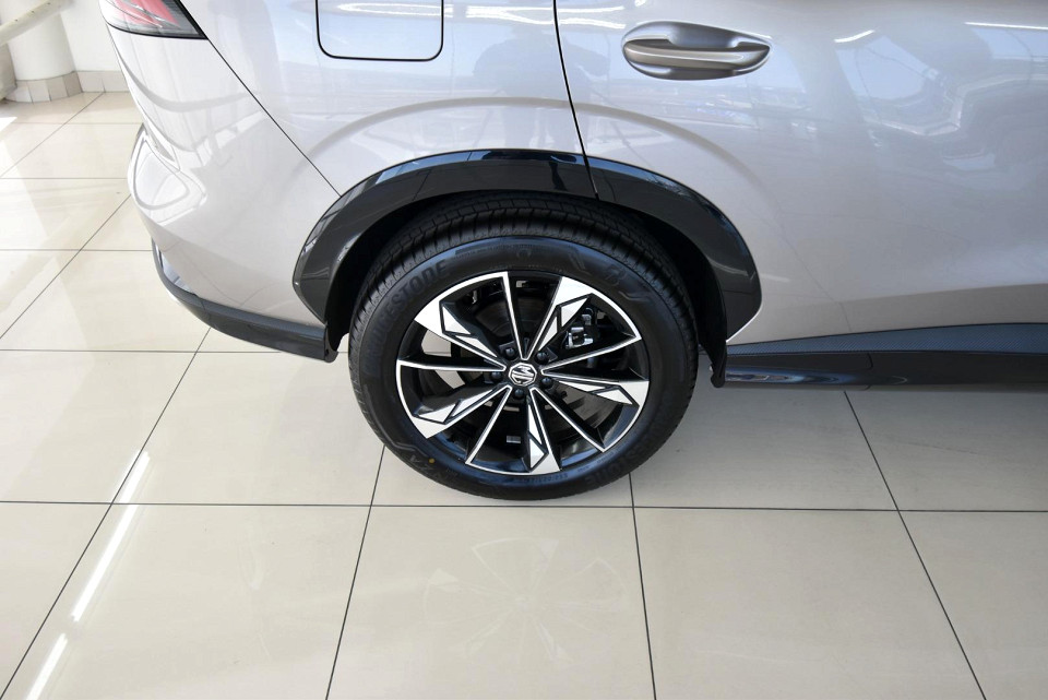 2025 MG HS 1.5T LUXURY AT