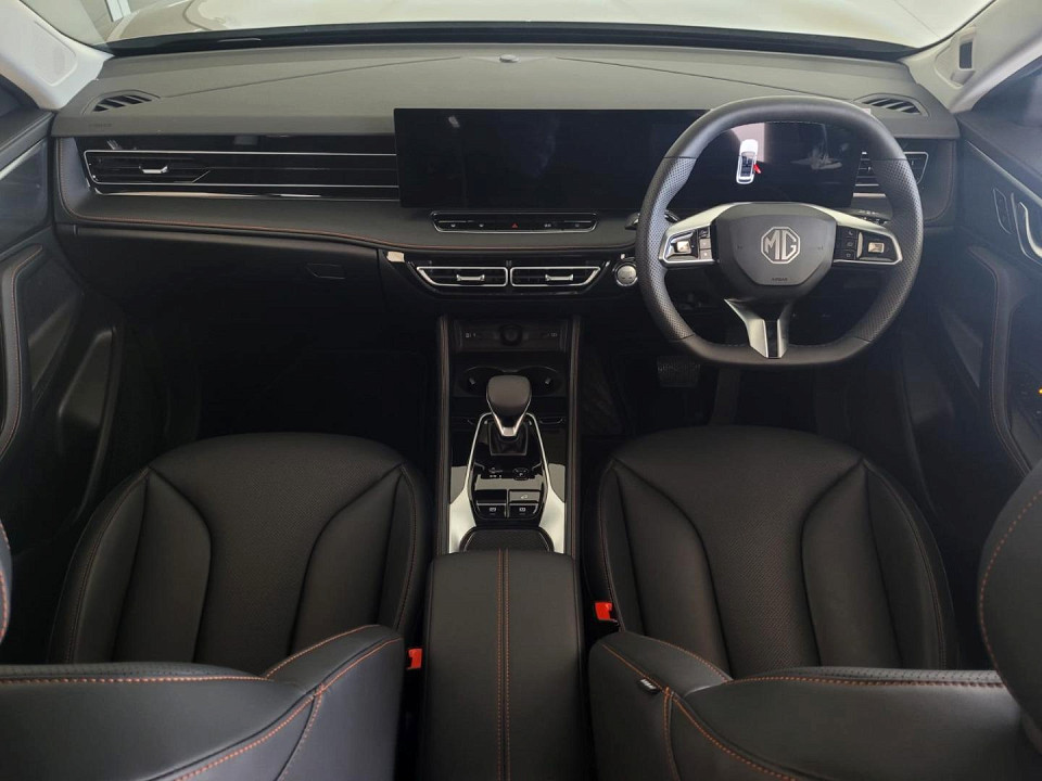 2025 MG HS 1.5T LUXURY AT