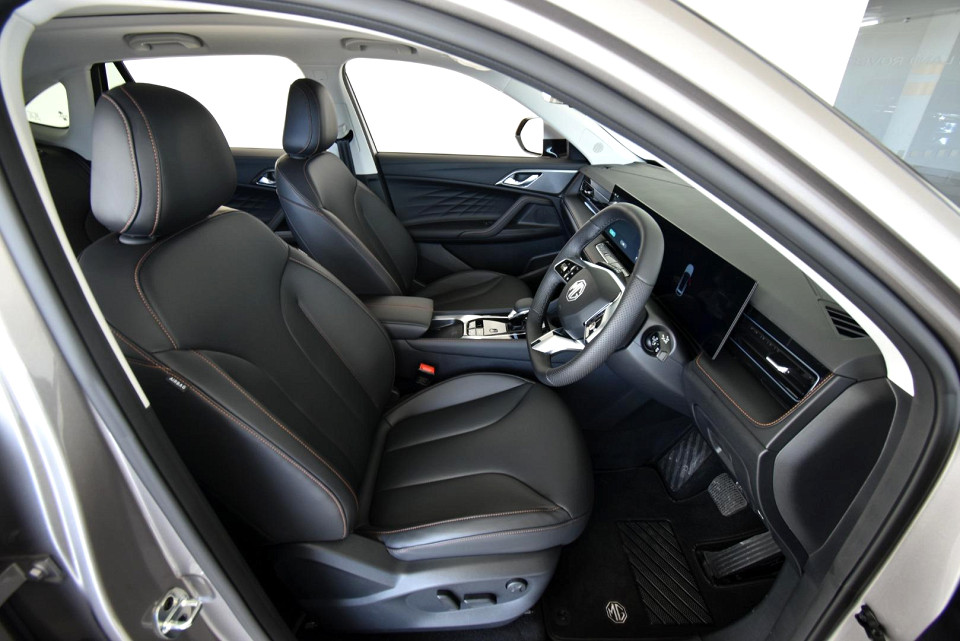 2025 MG HS 1.5T LUXURY AT
