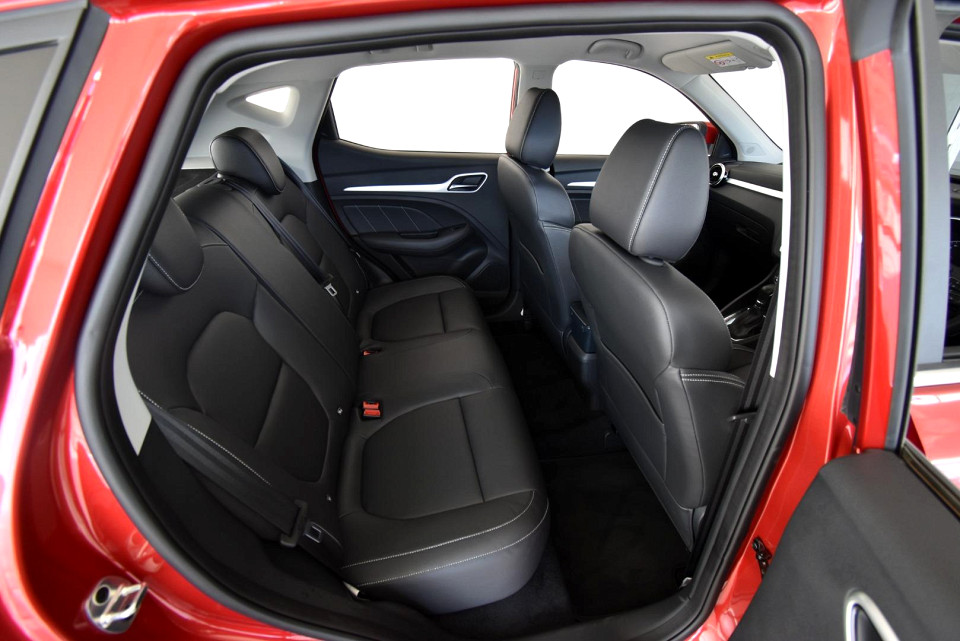 2025 MG ZS 1.5 LUXURY AT