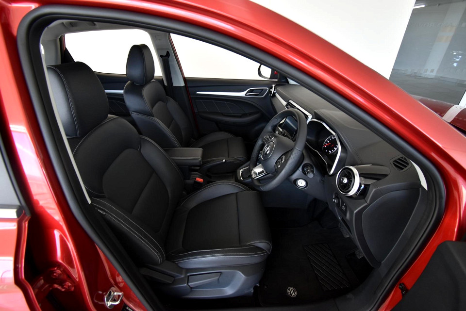 2025 MG ZS 1.5 LUXURY AT
