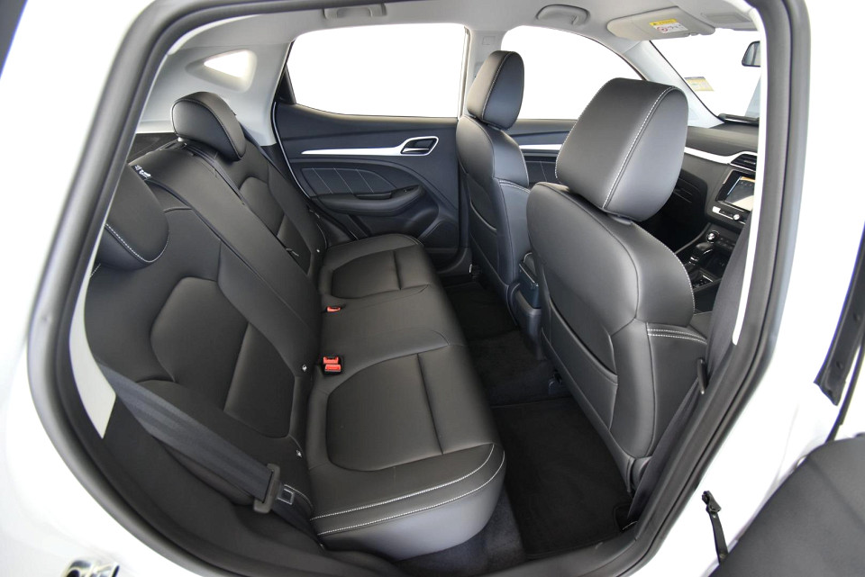 2025 MG ZS 1.5 LUXURY AT