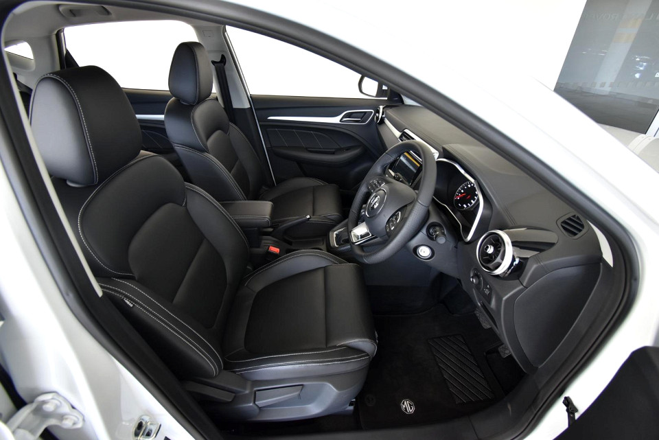 2025 MG ZS 1.5 LUXURY AT