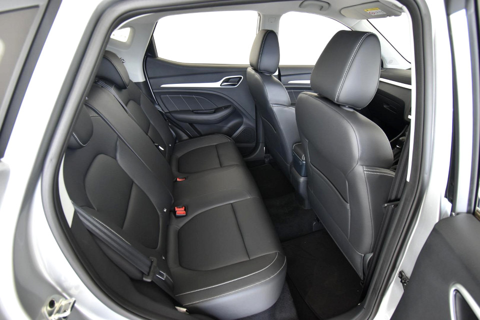 2025 MG ZS 1.5 LUXURY AT