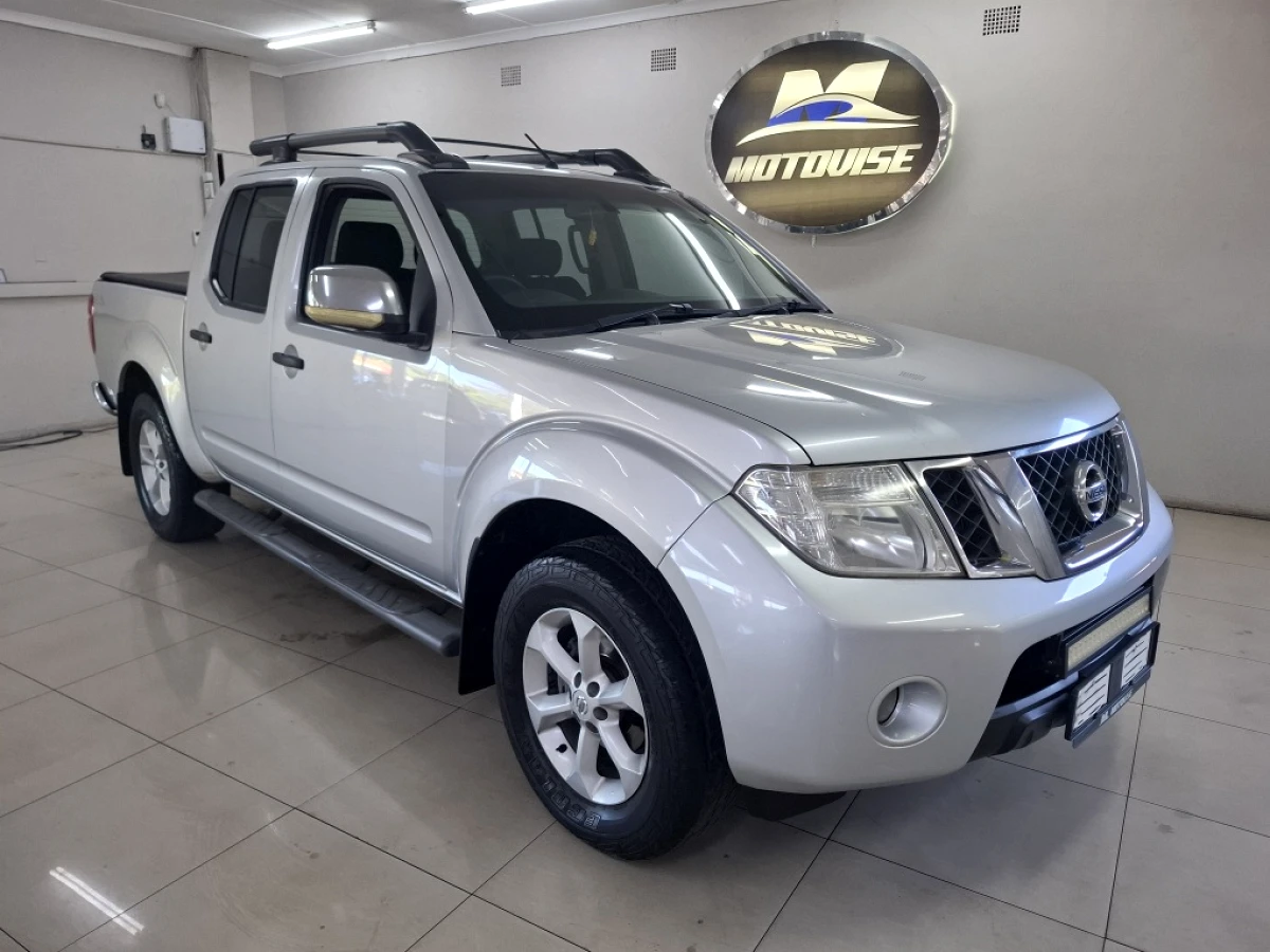 2013 NISSAN NAVARA 2.5 dCi 4×4 SE D/CAB